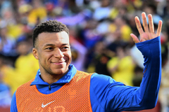 Mbappe quan điểm thế nào về cầu thủ mang hai quốc tịch?